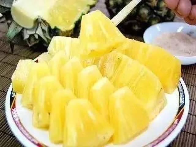 菠萝酱吃瓜网红,网红吃瓜盛宴来袭！