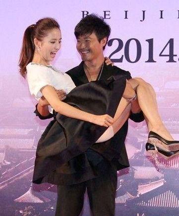 明星最美公主抱,温馨瞬间见证真挚情感